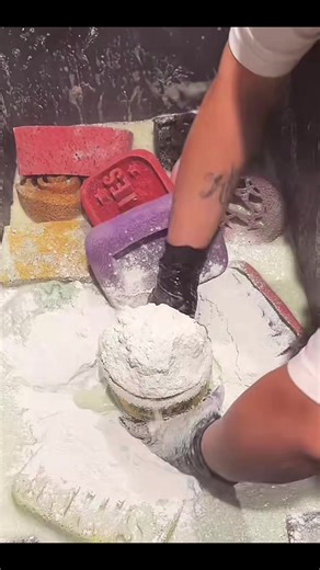 Effective Sponge Squeeze Technique for Perfect Cleaning