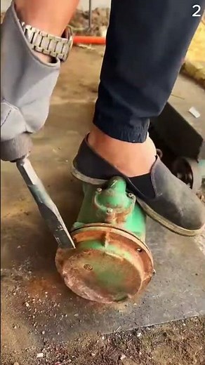 Alat dan mesin untuk mencopot tutup besi pada mesin pompa air #shorts