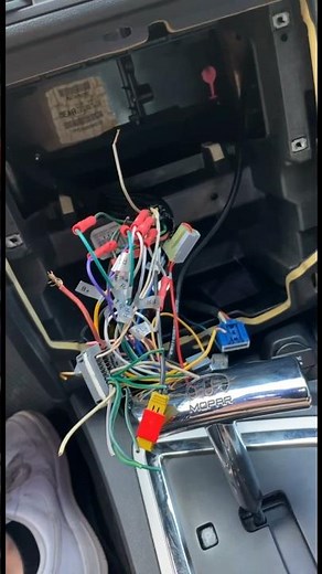 SPLICING WIRES TO REPAIR RADIO WIRING HARNESS #mechanic #diy