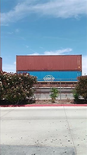 BNSF Intermodel Train passes by Victorville Station #bnsf #trains #shorts