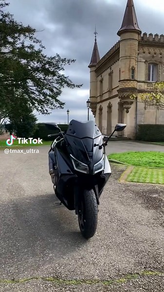 Yamaha TMAX Iron Max review – TMAX 530/560 masterpiece