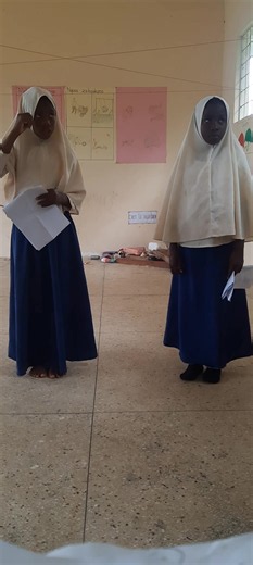 Chanjaani msingi wakisoma utenzi kwa ajili ya maandalizi elimu bila malipo #utenzi#tungozetu#shairi#zanzibar#tanzania