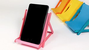 Easy DIY Beach Chair Phone Holder – Craft a Fun and Functional Desk Organizer from Ice Cream Sticks!