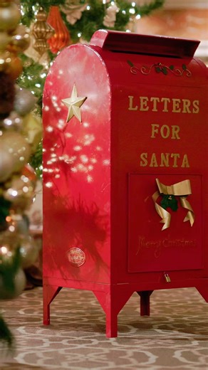 Christmas is in full swing here at Drury Lane! Join us for our dining with Santa experiences where live music sets the perfect festive mood 🍴🎅🏼 Breakfast with Santa: 12/6, 12/13, 12/19, 12/20, 12/22 Brunch with Santa: 12/7, 12/14, 12/21 Dinner with Santa: 12/10, 12/17 Make your reservation: lucillerestaurant.com/holiday-events/ | Drury Lane