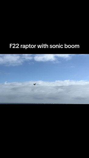 F22 Raptor Sonic Boom Highlights at Airshow