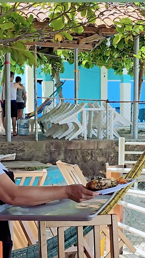 12K views · 158 reactions | ¡Ven y disfruta de la playa en La Cubierta! Sumérgete en la belleza de Playas Negras mientras disfrutas de nuestras recetas auténticas, preparadas con amor y dedicación. Para tu comodidad, contamos con dos piscinas y una piscina de agua natural, perfectas para relajarte y refrescarte en un entorno paradisíaco. Haz de tu estadía una experiencia inolvidable con nosotros. ¡Te esperamos! ️️‍♂️ | La Cubierta, Hotel y Restaurante | Facebook