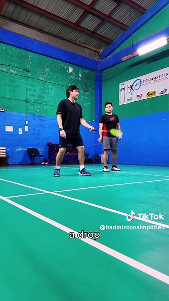 Split-step is important for players at any level 👌🏽 it’s an explosive activity and can be very useful once the movement becomes natural 💯 #BadmintonSimplified #BadmintonPhilippines #BadmintonManila #BadmintonMakati #BadmintonPh