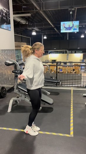 🦴 Jump training and bone density- what the research shows High-impact loading (like jumping) provides one of the most effective mechanical stimuli for bone formation. 📊 🔬 Evidence summary: • Improves bone mineral density (BMD), especially at the hip and femoral neck • Effective with 2–3 sessions/week for ≥6 months • Even 10–50 maximal jumps/session can be osteogenic • Best results when combined with resistance training • Safe and feasible in older adults with proper screening and progression