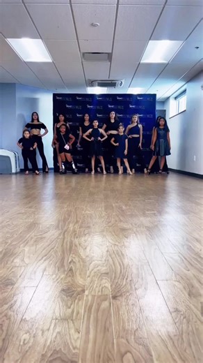 QUIERES SER TU LA PRÓXIMA TOP MODEL? DC International Models Escuela de Reinas y Modelos Te invita a tomar los nuevos cursos de Modelaje profesional para niñas y señoritas donde aprenderás;Modelaje de pasarela,Modelaje fotográfico Auto Maquillaje Etiqueta y Protocoló Manejo de tacón Guarda Ropia básica Postura y mucho mas,llama ahora y reserva tu clase hoy al teléfono 5712879904 DC International Models Te espera para su próximo fashion show.#fypシ゚viral