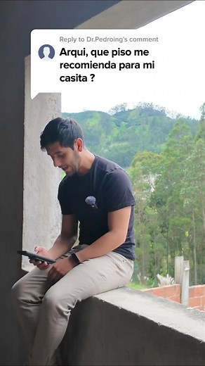 ¿Arqui, qué piso pongo en mi casa? 🏠✨ En este video calificamos del 1 al 10 los pisos más usados: flotante, madera natural, cerámica, porcelanato y SPC. Te cuento sus pros, contras y cuál realmente vale la pena instalar. 👉 Mira hasta el final y evita gastar tu dinero en un piso que te va a decepcionar. #arquitectura #diseñodeinteriores #pisos #construccion #arquitectoscuenca | ESEDE - arquitectura