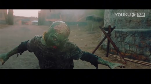 The pirate headquarters was wiped out by monsters overnight, and the surviving hostages are still being relentlessly pursued! 海盗大本营一夜之间被怪物团灭，生还的人质依旧被紧追不舍！ #海怪 #SeaMonster #优酷电影 #youkumovie | Youku Movie