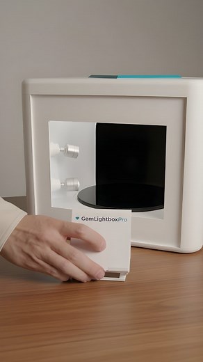 Still struggling to get professional jewelry photos without a full studio setup? Meet GemLightbox Pro — the tiny box that replaces an entire photo studio. 💡 📸 Perfect lighting ✨ Clean backgrounds 💎 Scroll-stopping sparkle 20,000 jewelers now shoot product photos right from their desk — and sell more because of it. 💬 Comment “GEM” to see how it works ✨ | Picup Media