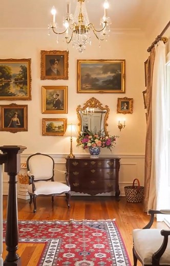 Transform any small space into a stylish sanctuary with simple and clever decor ideas. From maximizing storage to creating cozy vibes, these tips will help you make the most of every inch! #homeinspo #homedecor #smallspaces #interiordesign #spacehacks #decorinspo #minimalistdecor #stylishliving | Just Decorate