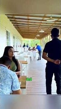 Restoranda Garsona Saygısızlık Eden Kız Arkadaşını Terk Etti#shortvideo #shorts