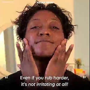 A gentle exfoliant that EVERYONE raved about! ✔ Quickly roll away skin flakes with papain enzymes and PHA! ✔ Infused with hyaluronic acids to keep your skin moisturized after exfoliation ✔ Only 30 seconds needed! Buy NOW 🛒https://bit.ly/2Tyv6kz #APRILSKIN #skincare #CalendulaPHAHyaluronicPeelingGel #NewBornSkin #Exfoliate #Resurfacing @aprilskin_global | APRILSKIN