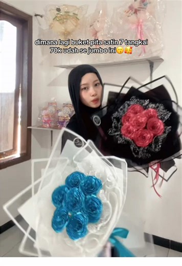 emang daerah kediri ada buket satin 70rb an sudah dapet sejumbo ini?? sini sygg ada dong‼️😗 wajib order di @syifastory.id yah😍 IG : @syifastory.id 📍maps: SYIFASTORY.ID 📞bisa DM/WA 085648099981 #fyp #buketpitasatin #pitasatin #buketkediri #bucketlist
