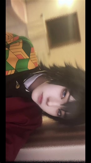 冨岡義勇コスプレ: 水の呼吸を体現した瞬間