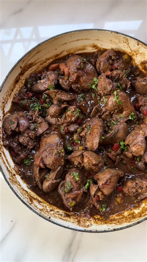 Hey Guy’s 😍Here’s another plug #cook for dinner tonight Chicken Livers Recipe… ingredient listed below. 👇 Ingredients used. Chicken livers Chicken spice Shisanyama spice if you don’t have you can use barbecue spice, Black pepper Paprika Mixed herbs Chopped onion, fresh tomato, green chilli Fresh oregano 🌿 Garlic Barbecue sauce Ok guys enjoy 😉 #leyfortskitchen #foryoupage #fyi