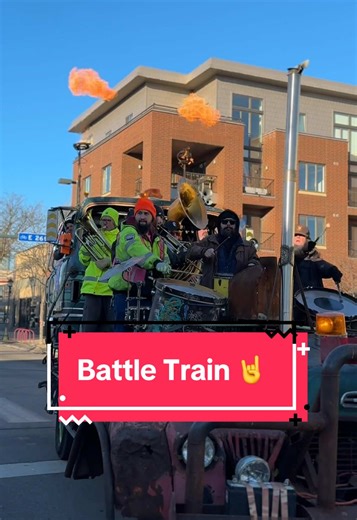 Seeing the cop this confused was one of the best parts🥲the Southside Battle Train is an enormous punk “train” of puppetry and music and shenanigans that often involves a floating BBQ, which generally comes out on May Day as a “celebration of spring, community, workers, and the planet.” The most Minneapolis thing to ever exist. Keep watching the twin cities, keep watching Minnesota. #minneapolis #alexpretti #reneegood #minnesota #currentevents