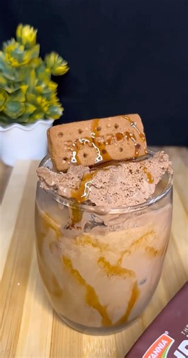 5 STAR BUBBLY BOURBON MILKSHAKE ASMR🍫 #asmr #shorts