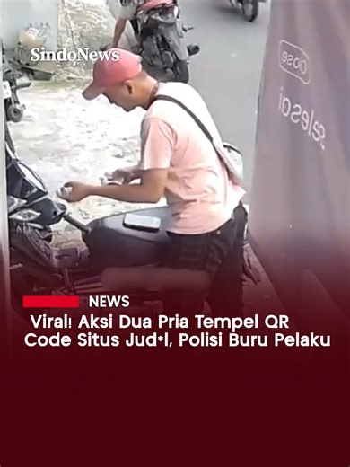 Viral di media sosial, dua pria diduga menempelkan stiker QR code jud*l di kawasan Petukangan Selatan, Jakarta Selatan. Dalam video, pelaku terlihat menempel stiker di motor dan dinding lalu memotretnya, sementara rekannya menunggu di motor tanpa pelat nomor. Polisi masih memburu keduanya dan mendalami kasus tersebut. #SINDONews #SINDONewscom #SINDNewsBeyondHeadlines #SINDONewsTV #iNewsMediaGroup #BeritaTerkini #BeritaViral #QRCode #Judol #PetukanganSelatan #Jaksel #Pesanggrahan