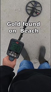 Found some gold at the beach metal detecting with Minelab Equinox 800 metal detector #metaldetecting #minelabequinox800 #tiktok | Thebeachz