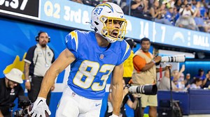 Michael Bandy wins race to right pylon for 16-yard TD catch and run