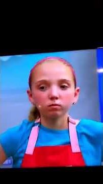 Girl cries when her fruity pebbles cake falls