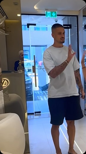 Dr. Sara Jamal on Instagram: "Fix a broken retainer right away. Broken wires can poke and irritate your gums or lips. There’s likely nothing you can do at home to fix your retainer. See your dentist or orthodontist if your retainer breaks. A teeth retainer is a custom-made device you wear in your mouth over your teeth. It helps keep your teeth in their new, correct position after braces. Once the braces come off, nothing is keeping your teeth from moving back to their previous position. Wearing 