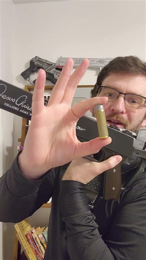 Halo Magnum and Alucard's Jackal from Hellsing are similar #gaming #anime #Manga #halomcc #hellsing