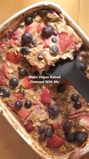 Easy One-Pan Vegan Baked Oatmeal Recipe | Plant-Based on a Budget