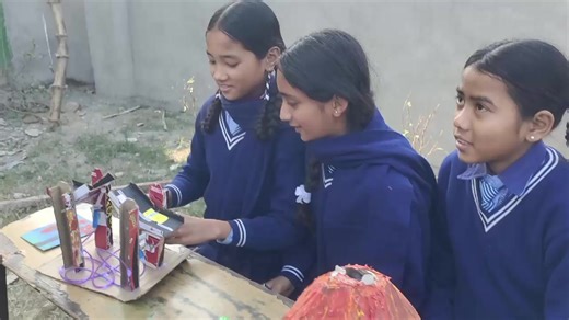 Hydraulic Bridge Demonstration by Class 6 Girls