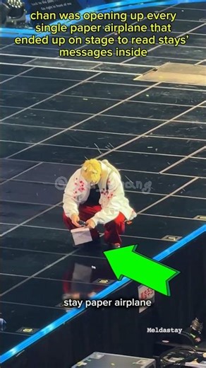 Bangchan reads Stay Paper Plane 🩷✈🥹 #straykids #bangchan #skz_6th_fanmeeting