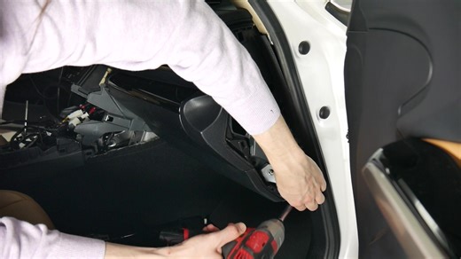 In this video, we demonstrate installing the VLine VL2 / VLite VT2 system in the Lexus IS 200t, 250, 300, and 350 2014-2019, without factory navigation, for wireless CarPlay and Android Auto integration. The GROM VLine VL2 system for CarPlay and Android Auto integration into the factory stereos, compatible with the non-navigational stereos in Lexus IS 200t 250 300 350 2014-2019, is LEXKVL2, available here: https://gromaudio.com/store/vline/grom-vl2-lexk.html Model: LEXKVL2 The same system is com