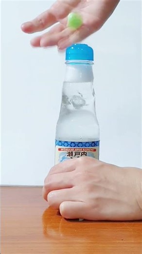 วิธีเปิดขวดรามูเนะโซดา [How to open a remune bottle]