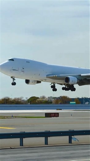 Boeing 747 Landing | Atlas Air