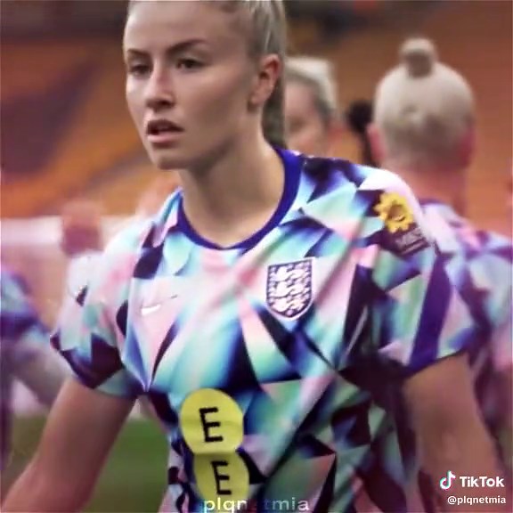 Clear Your Laptop and Mega Storage with Leah Williamson Edit - Arsenal WFC