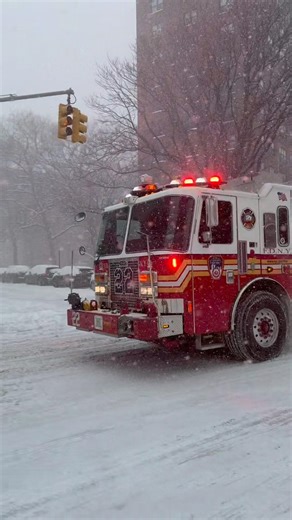 FDNY Engine 22 Responding in Winter Storm Fern