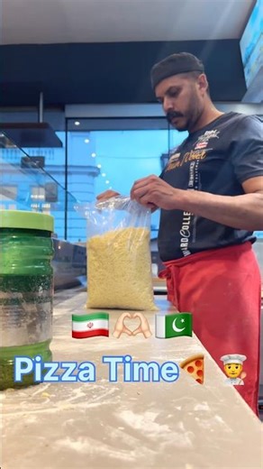 Pizza Hut Austria pizza making process #shorts #food #viral