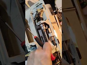 Troubleshooting on a Singer Futura II 920 Sewing Machine ‪@sewwhatseamstress9076‬