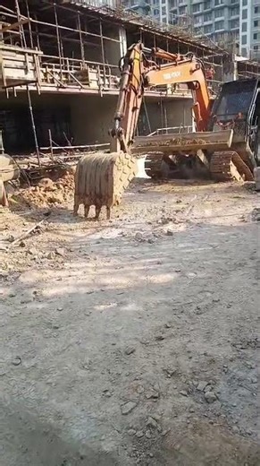 JCB climbing #jcb #construction #site #slabdamaging #backfilling