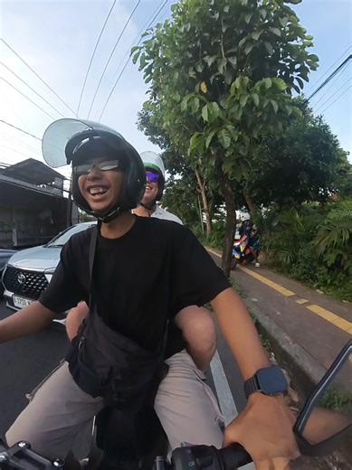 “I tried to be a professional guide… but the Australians turned it into a comedy show 😂🇦🇺” . . . Thanks for the book! ✨🙌 @Michael Norton @Jess Norton . . thanks to Bule Hunter Gang @BALI HIDDEN RIDE @Capricorn ♑