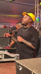 Kelvin Momo had a lot of people crying when he played ‘Song Cry’ at his show in Mozambique. Talk about soul-touching music. 💚 #TimbiloFest | 9ice Entertainment