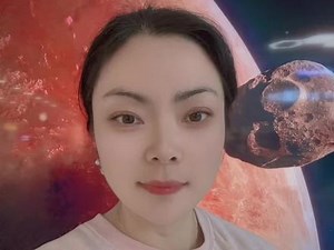 这是长虹电视AI TV，它前后双平面，四边无凸起，六面都是平的；侧面采用艺术卷轴的设计，0距贴墙；在您不看电视的时候，可以选择壁画模式，多种壁画、画框随心换~#长虹电视 #电视推荐 @#高性价比电视推荐