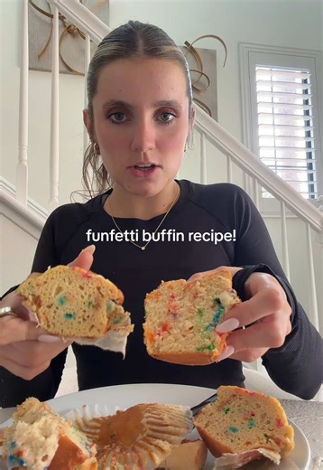 funfetti muffin recipe taste test! let me know any other flavors you want me to try :) *Macros: 225cals/6 fat/20carb/20 protein Recipe High-Protein Funfetti Buffins Copycat - Makes 8 Ingredients Dry - 120g all-purpose flour - 80g vanilla whey protein - 40g vanilla casein protein - 25g coconut sugar - 20g stevia - 1¼ tsp baking powder - ¼ tsp baking soda - ½ tsp salt - 8g sugar-free white chocolate Jell-O - 2 tbsp rainbow sprinkles Wet - 2 large eggs - 300g 2% Greek yogurt - 180 ml unsweetened al