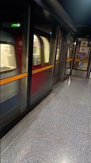 Jubilee Line London Underground Train arriving at North Greenwich 27/10/25