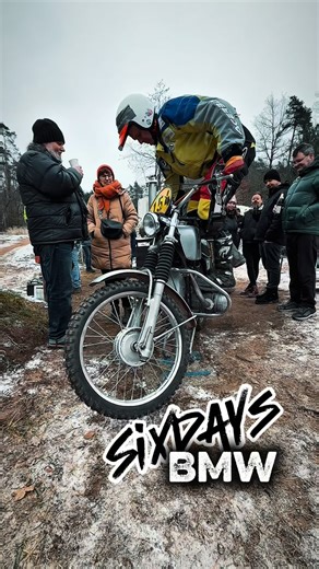 BMW Motorrad Six Days 1970 im Einsatz – Schek-Replika auf der Crossstrecke mit Peter Hofmann Klassische Boxer haben ihren ganz eigenen Reiz – besonders das BMW Motorrad Six Days Modell aus dem Jahr 1970. Doch noch beeindruckender als das reine Anschauen ist es, diese historischen Motorräder wirklich im Einsatz zu sehen. In diesem Video ist Peter Hofmann mit einer Schek-Replika auf einer kleinen Crossstrecke unterwegs. Das Bike zeigt eindrucksvoll, wie viel Charakter, Technik und Fahrspaß in den 