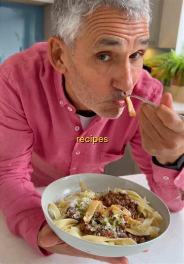 @Professor Tim Spector I’m very excited to share that our second cookbook, Good Mood Food, is now available for pre-order! After the incredible response to The Food For Life Cookbook, it became clear that many of you wanted more practical recipes to support your gut health and help you feel better day to day. The idea for Good Mood Food grew from what we saw in ZOE’s research. When people start eating more varied, plant-rich foods, many notice changes to their mood within days: better focus, ste