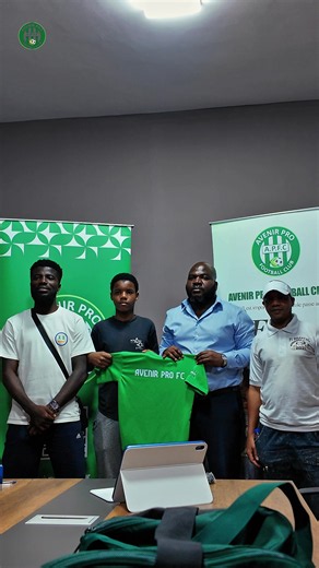 RÉUNION DE REMISE D’ÉQUIPEMENT 💚⚽️ Ce dimanche 05 juillet, s’est tenue une réunion de remise d’équipement entre la Direction de l’Académie et les parents de nos jeunes élites sélectionnés pour notre site de Yopougon. Ce moment d’échange privilégié, conduit par le Président, a permis de présenter les principes, les règles de fonctionnement ainsi que les valeurs qui accompagneront nos jeunes tout au long de leur parcours sportif. Les équipements ont été remis gratuitement par le président , une m