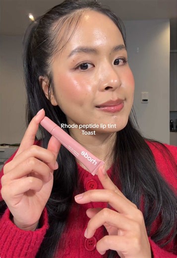 Okay I love it… texture, finish, everything 🤍 Now just waiting to see if it breaks me out… please don’t 🙏🏻🥹 #rhode #rhodeskin #rhodepeptideliptint #lipgloss #liptint